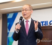 "기후·에너지·산업 정책은 하나… 탈탄소 리더국가 만드는게 목표"