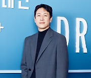 이선균, 대마에 향정 혐의 추가…꼬리 무는 마약 의혹, 더 있을까