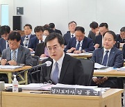 경기교통카드, 국감서 '허술·급조' 지적...김동연 "130만명 혜택볼 것