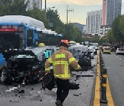 부산 북구 교차로서 6중 충돌사고…1명 사망·9명 중경상