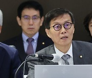 한은 총재 "집값 고점보다 30% 이상 떨어지면 금융 · PF 어려움"