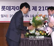 [포토S] 구승민, '김태형 감독님, 축하드립니다'