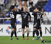 [현장 REVIEW] '전반에 3골 폭격→김태환 경고 누적 퇴장' 울산, 조호르에 3-1 승…ACL 조 2위 점프