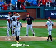 "한국은 내 인생 최고의 결정"→그리고 KBO 출신의 기적투, 월드시리즈행 탈락 위기서 팀을 구해내다