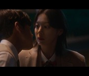 려운, ♥설인아에 고백 '나도 18살이었다' 마음 자각('반짝이는 워터멜론')