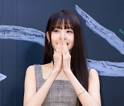 [T포토] 장원영 '팬들 환호에 깜짝'