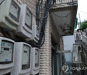 "한전이 부당" 전기 끊기자 전신주 전기 끌어다 쓴 50대 벌금형