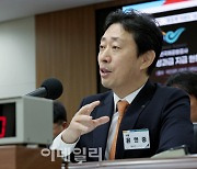 [포토]질의에 답하는 윤형중 한국공항공사 사장