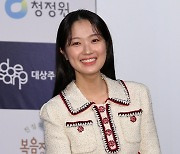 김혜윤, 밝은 미소