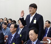 [국감]국감 선서하는 탕후루 프랜차이즈 대표