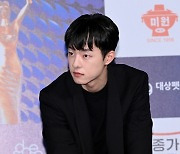 '청룡 핸드프린팅' 김동휘 "군대 다녀온 후 더 좋은 모습으로 찾아뵐 것"