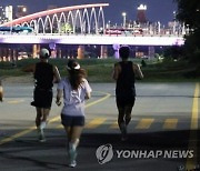 "하루 10시간 이상 앉아 있으면 사망 위험 커"…매일 20분 운동이 위험 낮춰