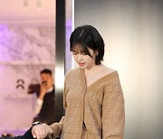 [포토] 아이브 안유진, 에스코트 받는 요정