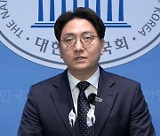 '비윤계 소장파' 신인규 전 부대변인 탈당‥"윤 대통령만 보는 식물정당 떠난다"