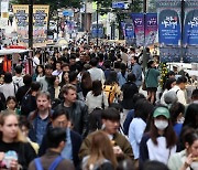 日 관광객보다 줄었지만…한국서 돈 가장 많이 쓴 나라는? [조미현의 Fin코노미]