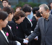 “이명박은 4대강에 대해 속죄하며 순례하라”···MB 4대강 보 방문에 주민·환경단체 반발