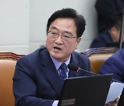 우원식 “국군 뿌리는 독립군…흉상 철거, 자랑스런 역사 버리겠단건가”