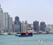 글로벌 기업 너도나도 ‘홍콩탈출’...중국 기업들이 채웠다