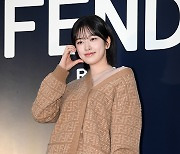 안유진 ‘가을 여신의 하트’ [MK포토]