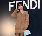 안유진 ‘명품 거리 마네킨 비주얼’ [MK포토]