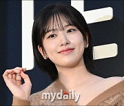 [MD포토] 아이브 안유진, '어깨 살짝 드러내고~'