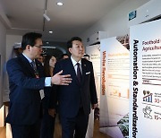 도하 국제원예박람회 한국관 찾은 윤 대통령