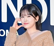 안유진, '심쿵 눈맞춤' [사진]