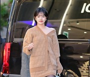 안유진,'보조개 미소 머금고' [사진]