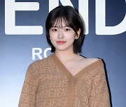 아이브 안유진, 가녀린 어깨선 [SE★포토]