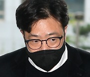 '피프티 사태 배후설' 안성일, 취재진 부담스러웠나…슬쩍 경찰서로