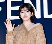 [T포토] 안유진 '쇄골 미인은 나'