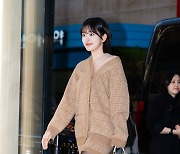 [T포토] 안유진 '신나는 발걸음'