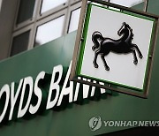 BRITAIN BANKING LLOYDS PROFITS