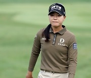 [Ms포토] 이소미 '컵 앞에서 떨어지지 않는 버디 볼'