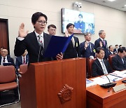 [국감] 증인선서하는 김민종 대표