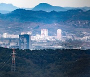 [위성으로 본 경제] 공장의 열과 수상한 버스 이동…딱 걸린 개성공단 무단 가동