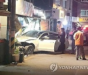 한남동 식당 들이받은 벤츠에 가수 설운도 탑승…아내가 운전