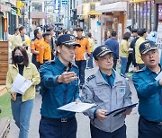 “입간판 옮기세요” “경찰복 안 돼요” 핼러윈데이 안전대책 당국 총출동