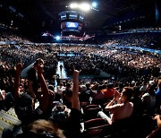 UFC, 앤하이저부시와 파트너십 계약 발표 “버드라이트, UFC의 공식 맥주로”