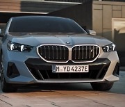 BMW 5시리즈 첫 순수전기차 승부수…“벤츠보다 큰 차체로 강한 포스가 매력”