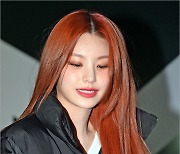 [MD포토] 있지 예지 '헤어에서 입술까지 붉게 물들었네'