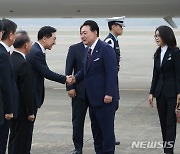 악수하는 윤석열 대통령과 김기현 대표