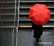 강원·경북 오전 가을비…서울 등 미세먼지 '나쁨'[내일날씨]