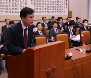 조은석  첫 공개발언…'전현희 감사' 놓고 국감 대면 공방