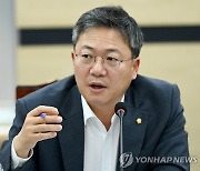 與 "중국의 탈북민 강제북송 우려…野, 北인권재단 협조해야"