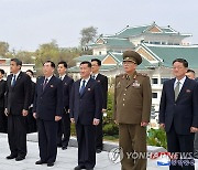 북한, 중국의 '한국전 참전 73주년' 맞아 우의탑에 헌화