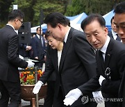 윤석열 대통령과 박근혜 전 대통령, 함께 박정희 전 대통령 묘소 참배