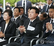 박정희 전 대통령 추도식 참석한 윤석열 대통령과 박근혜 전 대통령