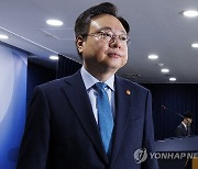 '의대 정원' 2025년부터 단계적 확대 발표 밝힌 복지부 장관