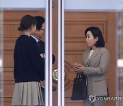 헌재 선고 논의하는 전주혜 의원